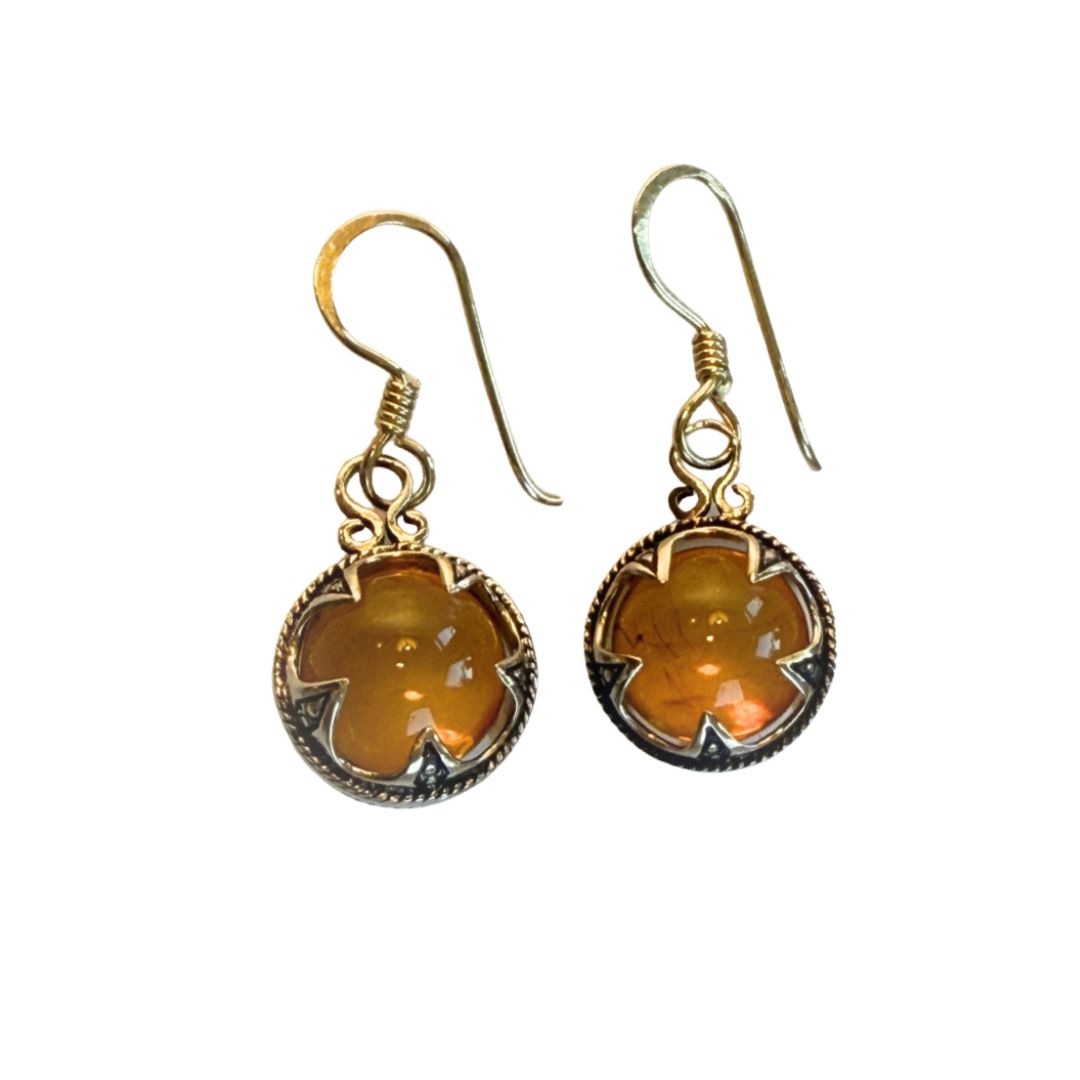 Earrings with amber bronze